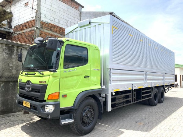 Driver Naga Lintas Wahid sedang mengoperasikan armada